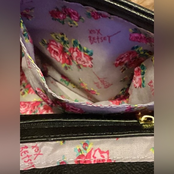 🆕🔥Betsey Johnson Black Quilted Shoulder Bag with Floral Scarf/Crossbody - Picture 7 of 12